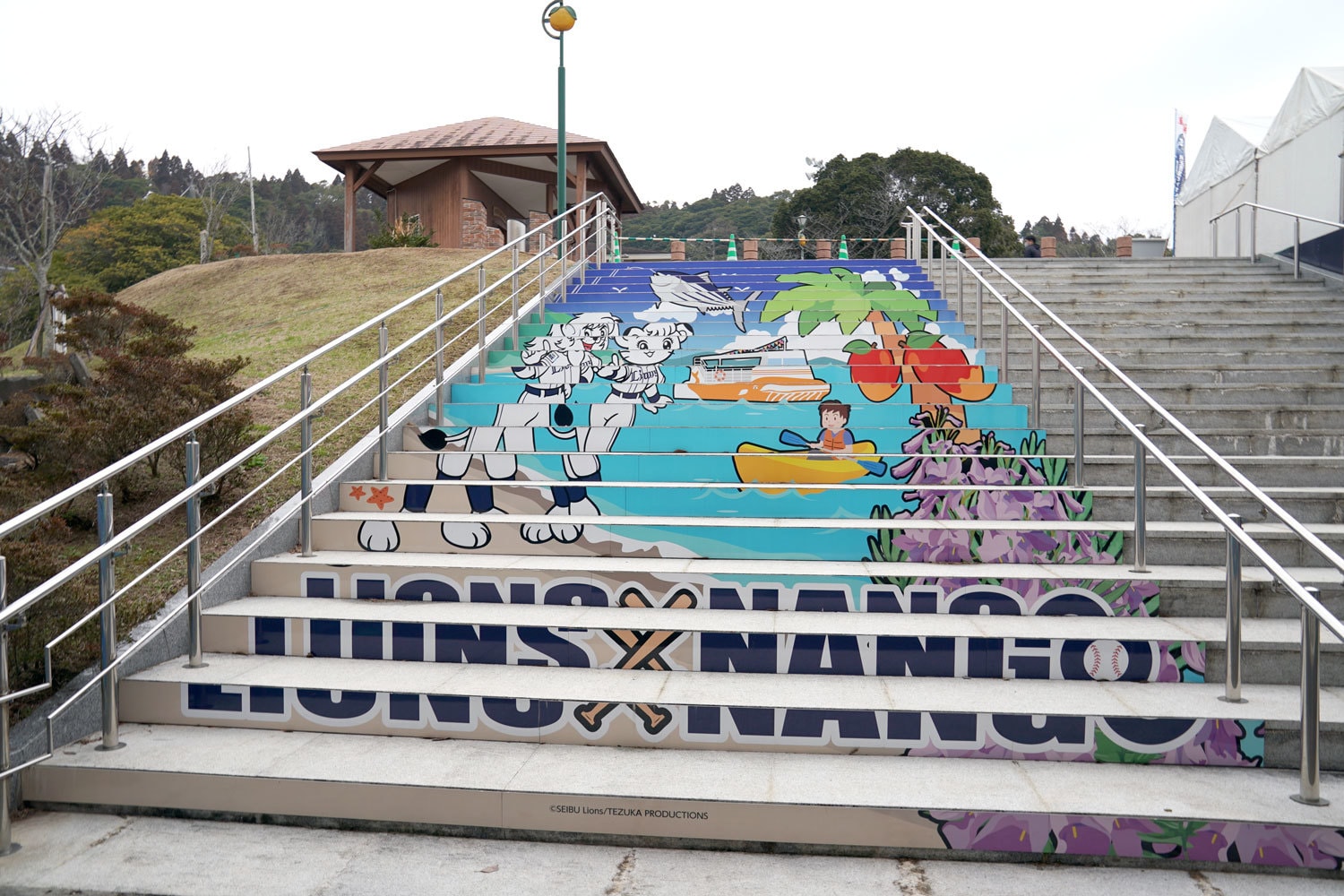 球場三塁側階段（外）